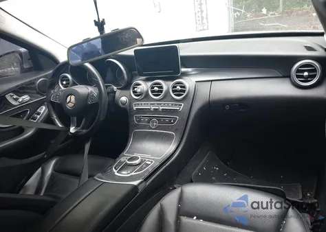 2017 Mercedes-Benz C 300 Luxury/Sport z USA, uszkodzony, nr VIN 55SWF4JB8HU191016